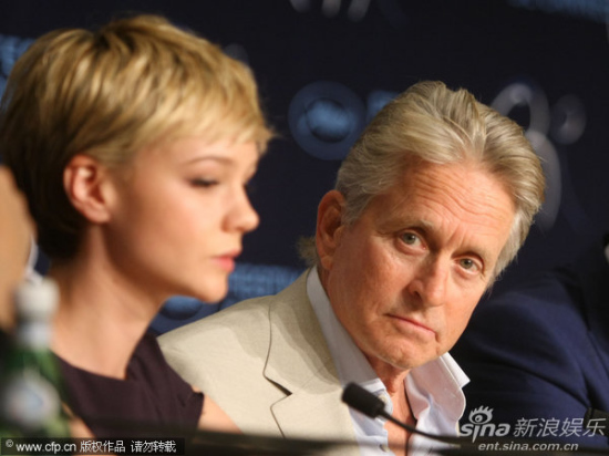 图文:《华尔街2》发布会-穆里根与道格拉斯