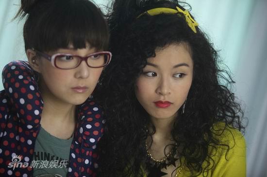 图文:《为你钟情》剧照-文咏珊(右)和卫兰演母