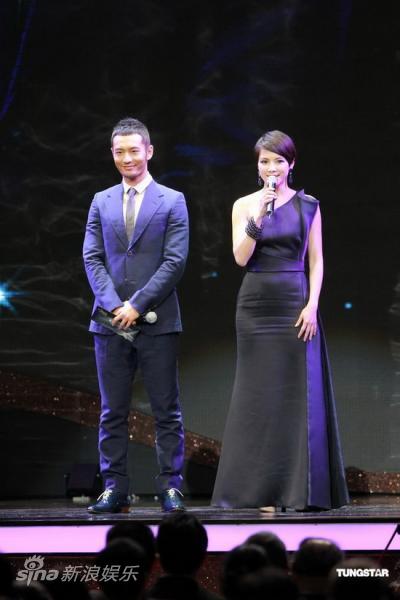 黄晓明李心洁搭档颁奖