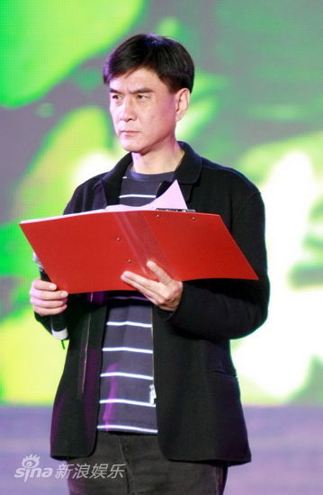 李强诗朗诵