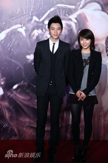 河智苑演3d惊悚片《深海之战》