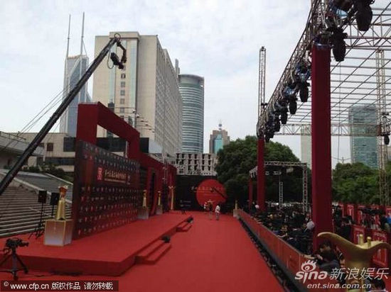 图文:上海电影节开幕-红毯侧面