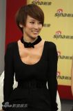 胡夏曝初吻还在大左片中扇导演耳光遭报复