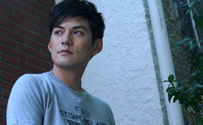 �Ͽ�������¶���ض�ʱŮ�����