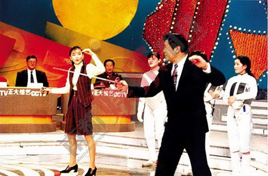 1991年,赵忠祥开始与杨澜"老少配"主持《正大综艺,至今仍被观众津津