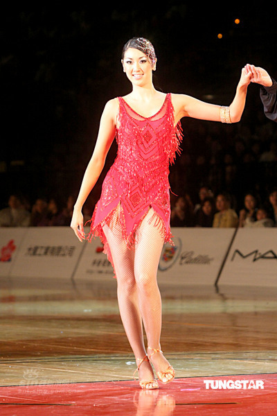 刘乙瑮小娴担任国际标准舞大赛表演嘉宾(图)