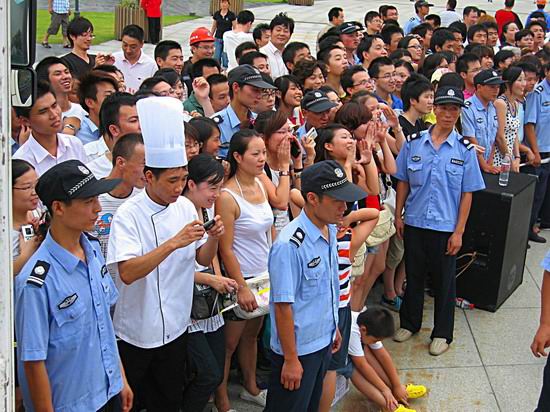 刘德华拍mv不戴婚戒 被指工作间隙发布婚讯【图】