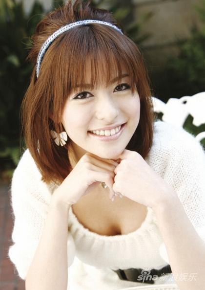 在《jj》杂志做模特的神户兰子也做过整形手术