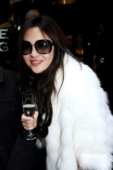 邓丽欣眼红傅颖fans到场 有欠大方避开与其合照