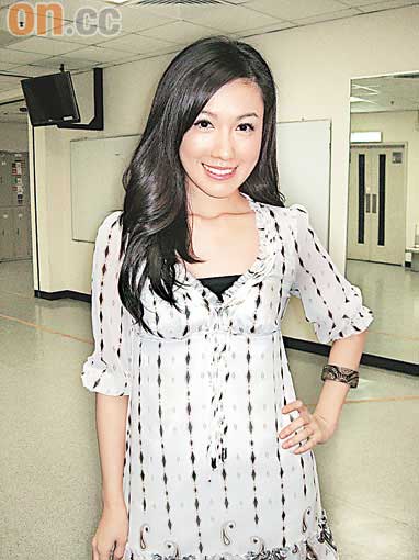 李诗韵豪掷百万开设化妆学校(附图)