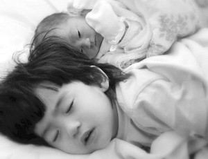 谢霆锋二少爷照片首曝光 柏芝称还想生对双胞胎【图】