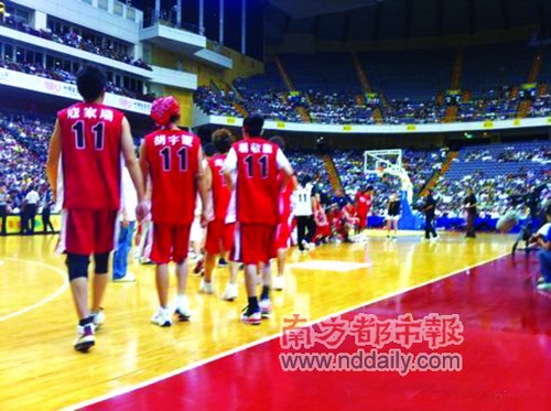 周杰伦罗志祥率明星球队姚明面前“班门弄斧”【图】
