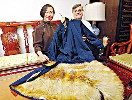 李小龙设计的毛皮衬里外套。图片来源：香港星岛日报