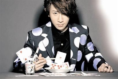 武汉演出秋冬季启幕 刘谦玩魔术PK佐罗耍长剑