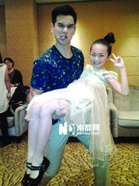 小影后李馨巧拍戏带宠物 古天乐帮做功课