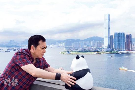 黄秋生与熊猫天台对话 重演《无间道》