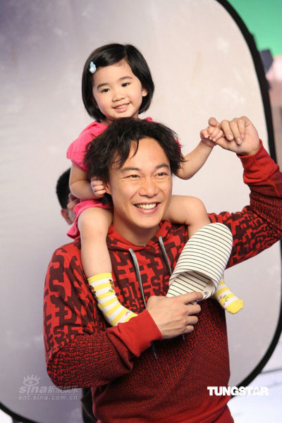 陈奕迅携女儿拍广告 父女情深惹人羡慕【图】