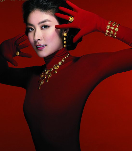 陈慧琳婚纱照:很艳很华美(组图) 组图:陈慧琳“预演”婚礼华美装扮秀女性魅力