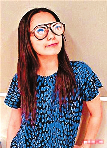 阿娇走出“艳照门” 搞笑照网上流传【图】