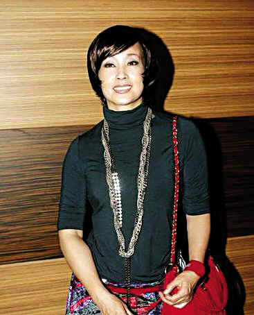 <em>亚姐</em>落幕许莹爆冷夺冠 刘伊心哭成泪人(组图)_