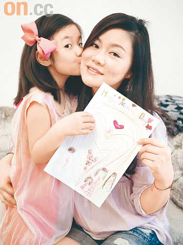 钟镇涛女儿 钟懿 画心意卡 逼父母结婚(组图)_影