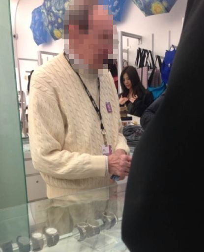 陈冠希为女友买礼物 亲自挑选亲密无间