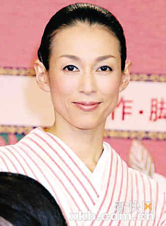 铃木保奈美因家庭经济紧张无奈复出