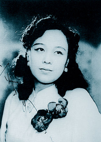 年轻时的二叶亚纪子