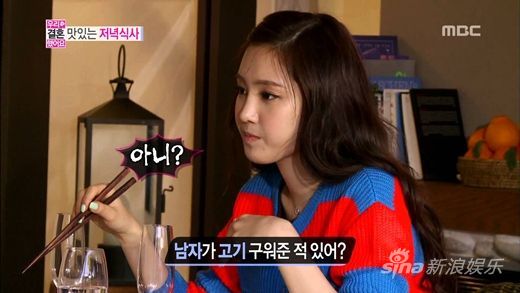 韩情脉脉：泰民娜恩水边度假 爱情美妆