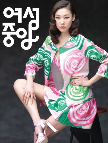 韩国女模特韩惠珍时尚写真曝光秀修长身材