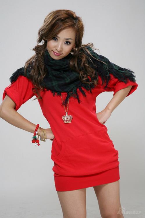 sara火红圣诞大片送祝福 娇美迷人俏皮【图】