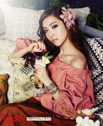 组图：少女时代Jessica变身公主展现优雅线条