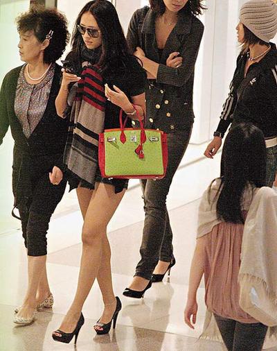 章子怡携母亲到香港疯狂购物 名店为其封店【图】