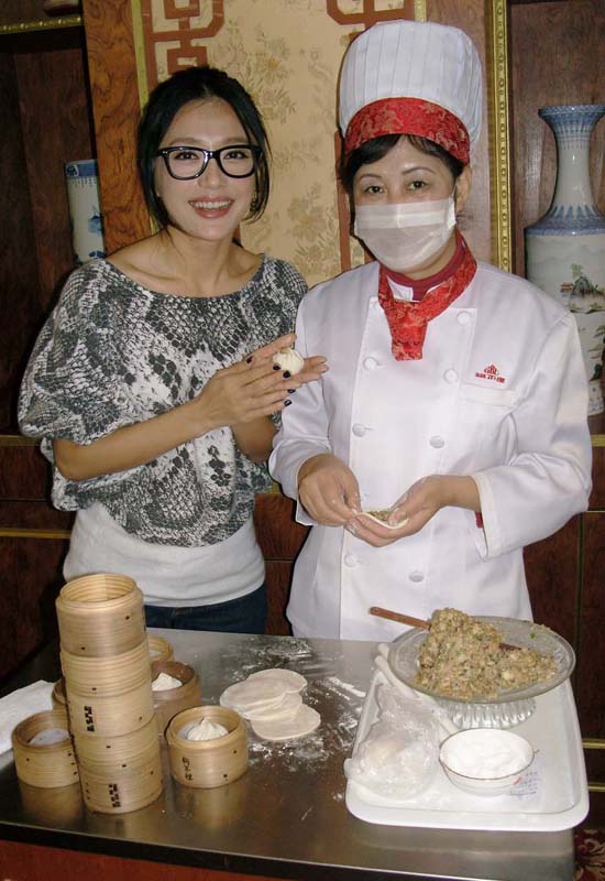 秦岚狗不理学包包子 津门获奖最受欢迎(图