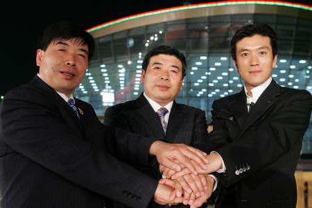 杨建忠,杨子(左起)在巨力集团合影