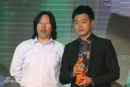 佟大为清爽亮相环保颁奖礼 响应倡议拒奖项(图)