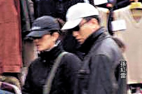 巩俐被曝低调办离婚自曝返新加坡住酒店不回家