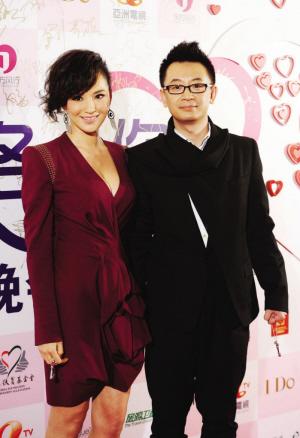 黄海波公开与莫小棋恋情倪萍画作首拍过百万