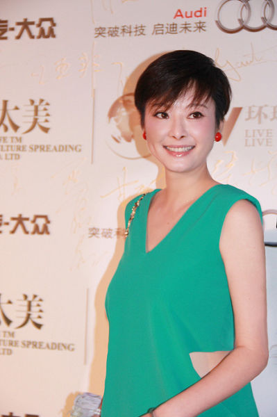 袁莉红珊瑚耳饰