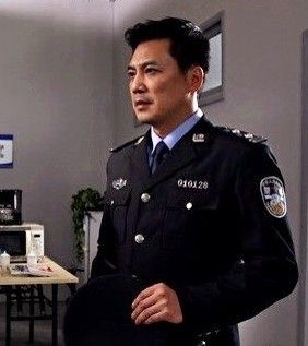 任山《暗警》演禁毒队长展睿智风姿|禁毒|队长