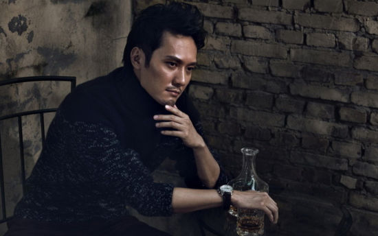 这次文章没发飙,冯绍峰却发飙了,原因不明——就在文章消息被传得沸沸扬扬时,冯绍峰突然把近两年的微博一口气删了个精光,这是发哪门子脾气呢?