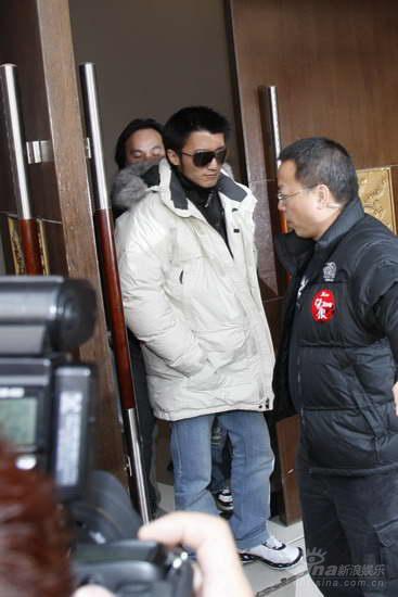 独家谢霆锋阿娇现身北京 出席某公司活动【图】