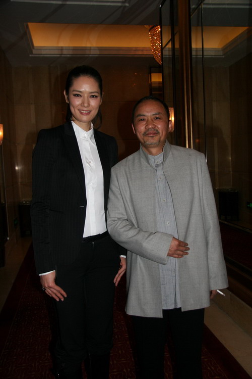 马艳丽演绎设计师风尚成就华人艺术大奖(组图)