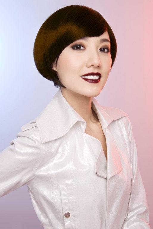 组图：高露幻彩演绎千面娇娃彩妆展时尚青春
