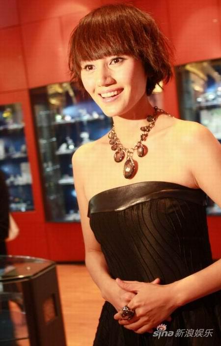 袁泉出席品牌活动 水晶元素闪耀高雅气质【图】