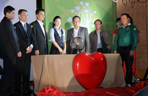 黄奕热心公益慈善 慷慨解囊为玉树募捐【图】