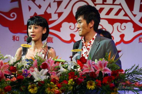 图文：杨子黄圣依获年度荧屏搭档奖