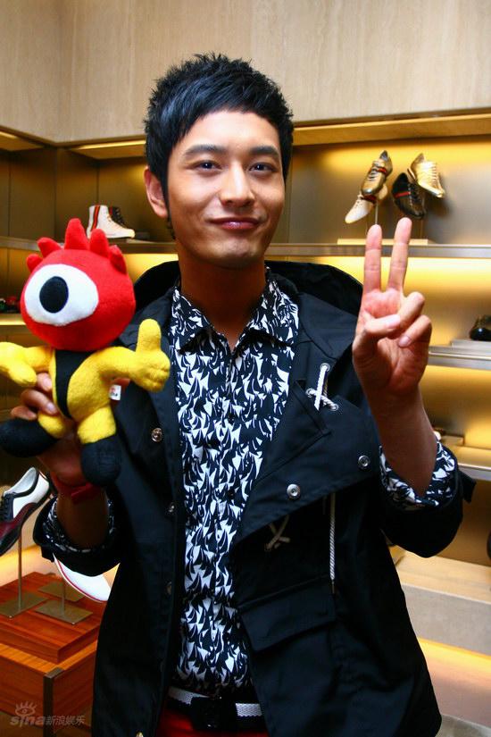 黄晓明成某品牌代言人 捐款十万救助灾区【图】