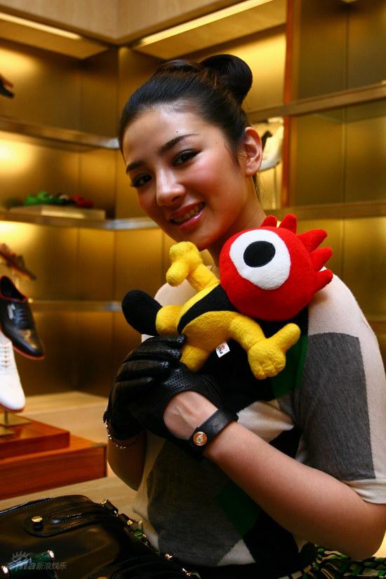 黄晓明成某品牌代言人 捐款十万救助灾区【图】