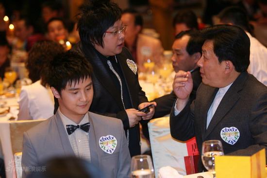 图文：慈善排行榜慈善晚宴--田亮韩红与唐国强